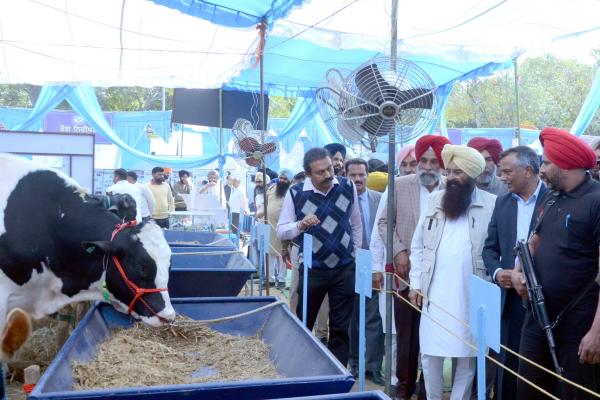 S. Gurmeet Singh Khuddian visting Mela with Dr. Inderjeet Singh, VC and Officials 